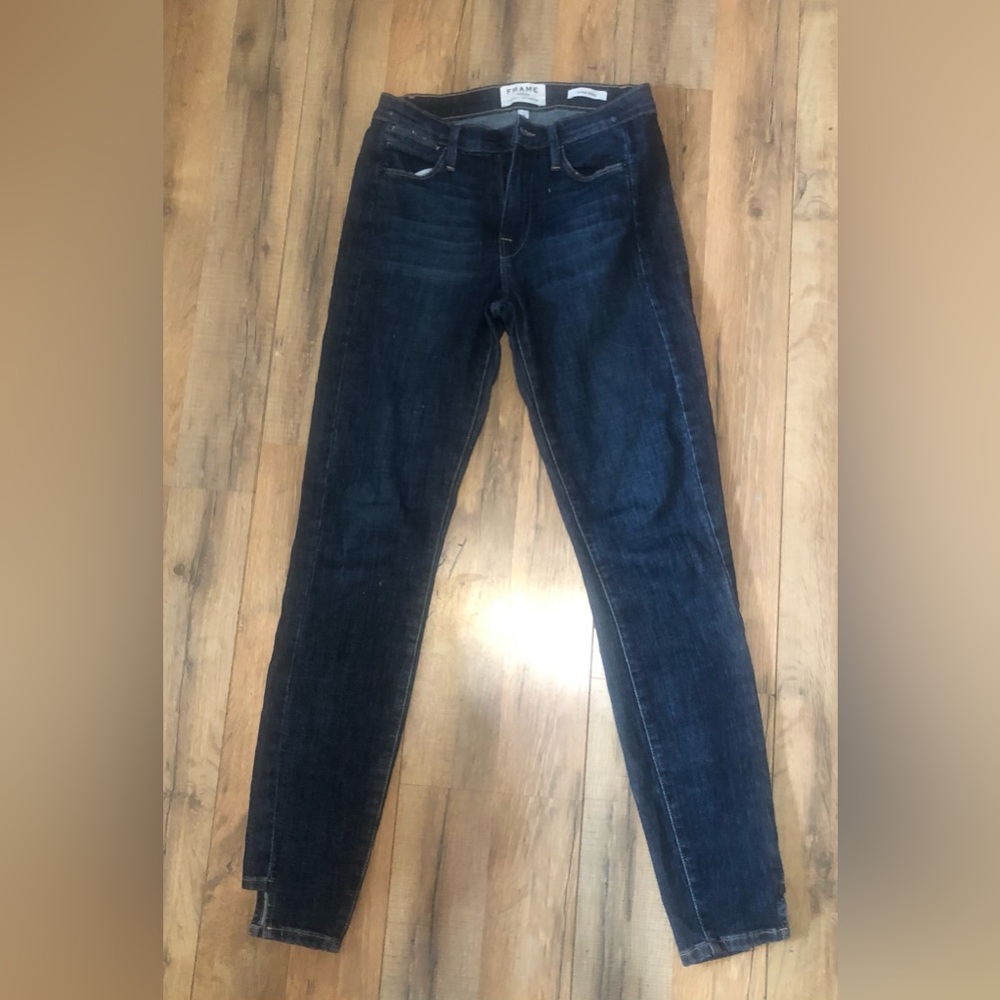 NWOT FRAME le skinny jeans distressed